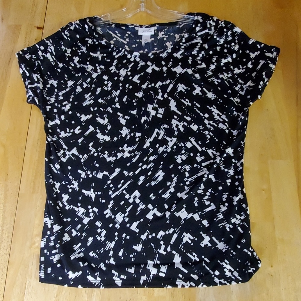Jaclyn Smith black and white shirt size Medium